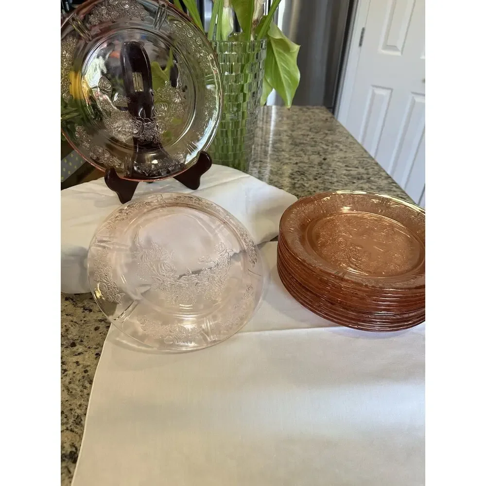 Vintage Depression glass 12 large plates, 11 small plates, & 7cups